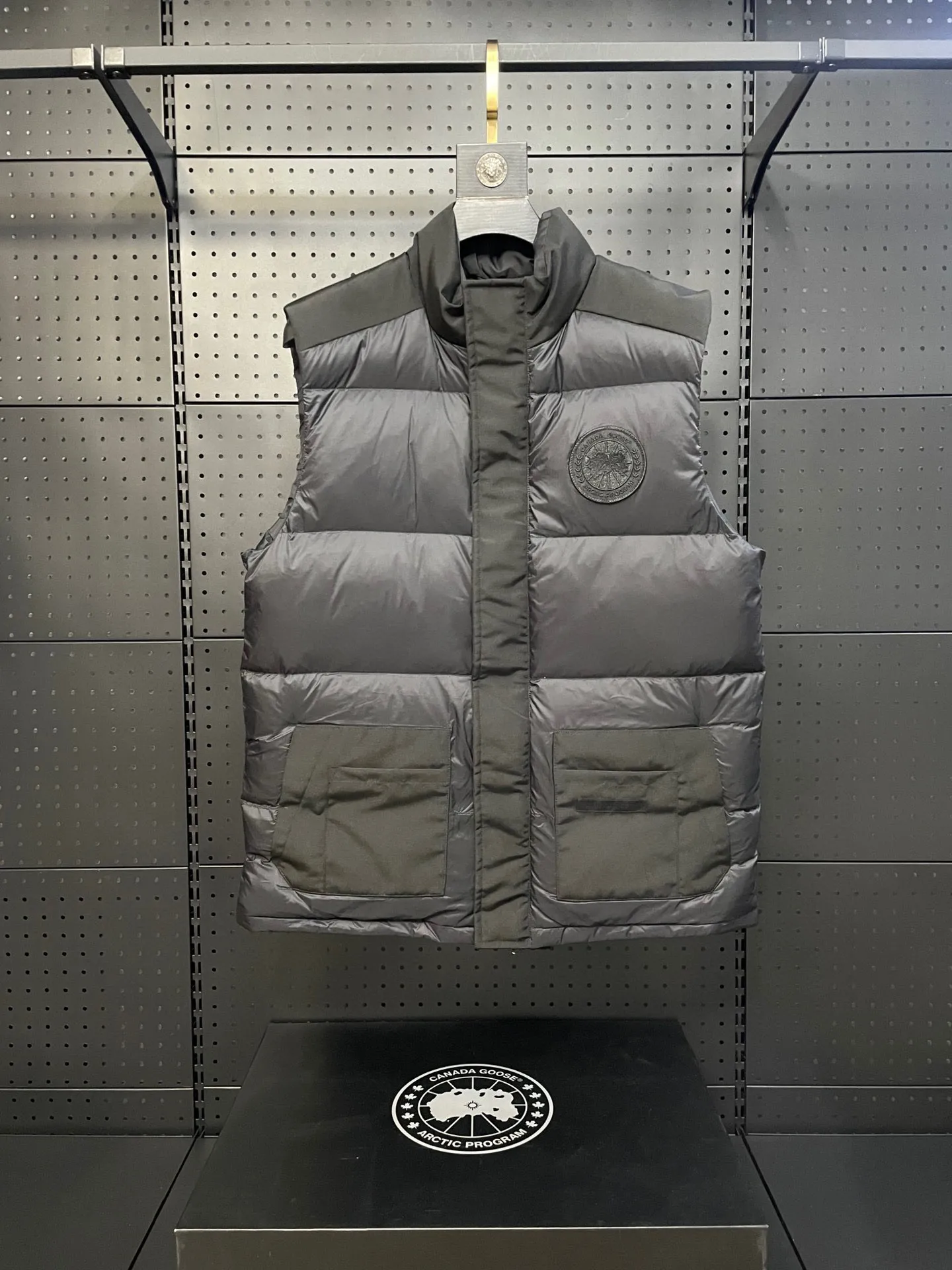 P560 Correct Version Top Replica] 2057MW Paradigm Freestyle Vest-WD Men's Model. Color: White Black Size: XS S M L XL XXL